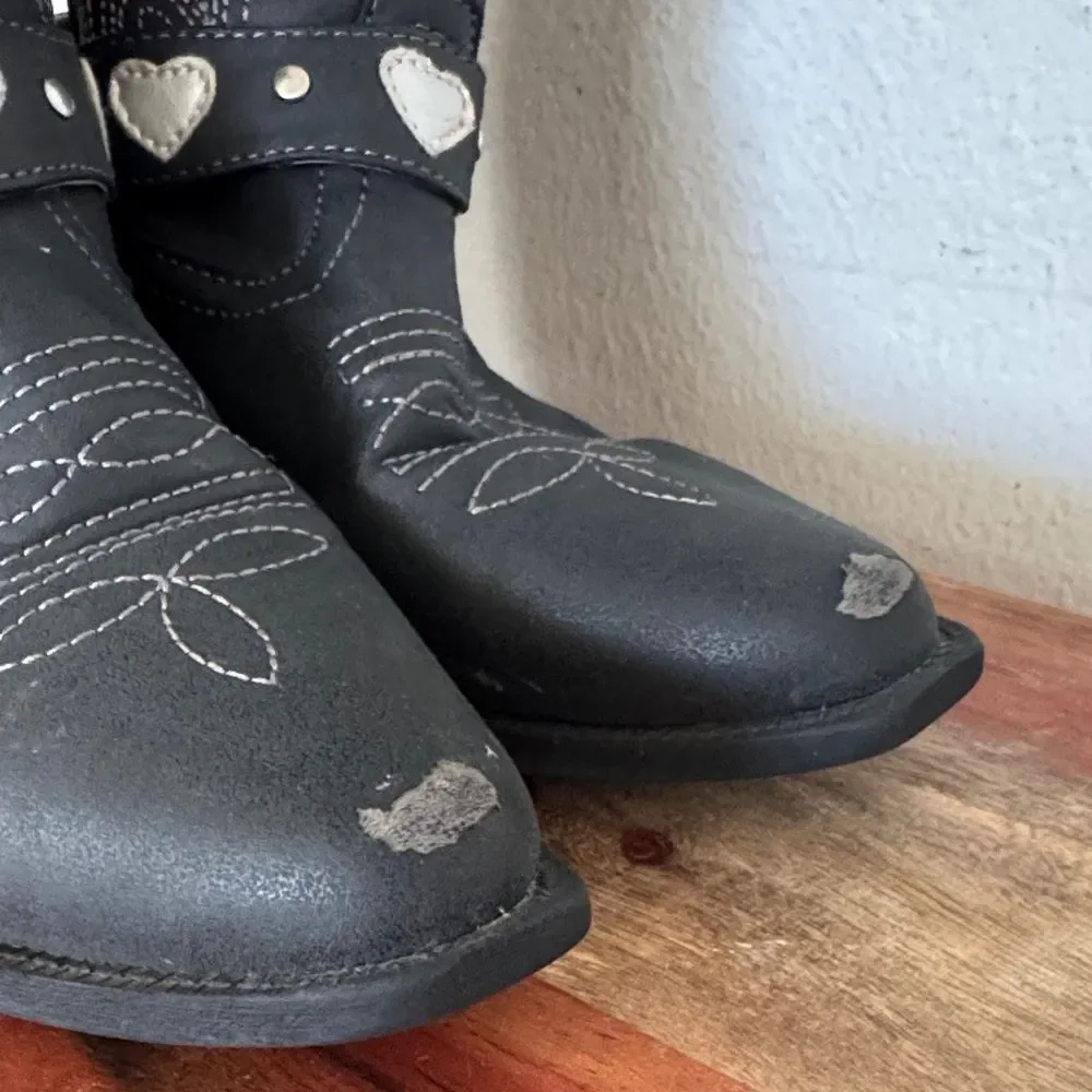 Roper Girls Black Country Western Harness Cowboy Boots with Heart Accents Kids 2